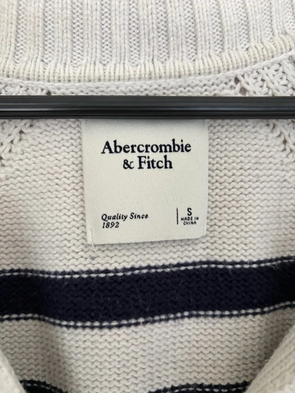 Abercrombie & Fitch White and Navy Striped V-Neck Sweater - Picture 4 of 7